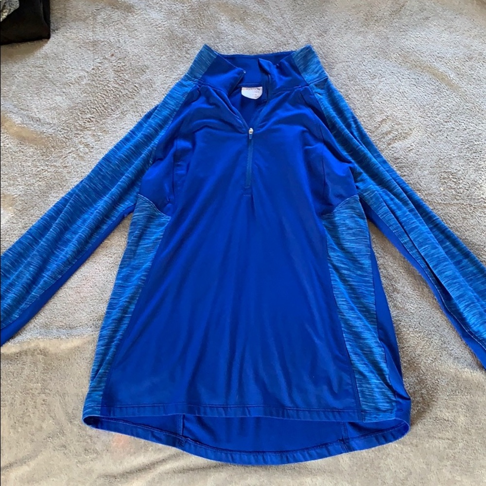 women’s workout top